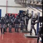 توثيق مسرب يكشف عن اعتداء وحشي بحق الأسرى في سجن 