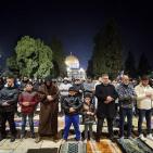 60 ألفا يؤدون صلاتي العشاء والتراويح في رحاب المسجد الأقصى