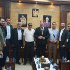 اللواء كميل يستقبل وفداً من اتحاد الصناعات الغذائية لتقديم قسائم شرائية للنازحين من طولكرم ونور شمس 