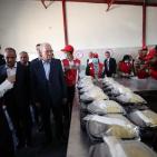 مصطفى يعود الجرحى من أبناء شعبنا في مستشفى العريش العام