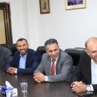 رئيس نقابة المهندسين والوفد المرافق في زياره عمل لبلدية اريحا