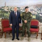 اللواء بحري العبد إبراهيم خليل يستقبل السفير الأردني عصام البدور