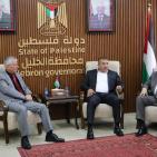 صور وفيديو| نيابة عن رئيس الوزراء.. وزير الصناعة يفتتح معرض الغذاء – فلسطين 2025