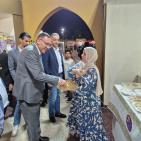 بالصور| السفير الرويضي يزور مهرجان ليالي مسقط ويُشيد بالجناح الفلسطيني