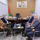 بالصور| حمدان يتفقد معبر الكرامة ويبحث سبل الارتقاء بالخدمات