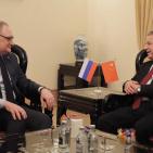 السفير عواد يبحث مع سفير جمهورية روسيا الاتحادية لدى الصين تطورات الأوضاع في فلسطين