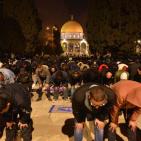 بالصور| آلاف المصلين يؤدون صلاة العشاء والتراويح في المسجد الأقصى 