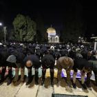 بالصور| 60 ألفًا يؤدون صلاة التراويح في المسجد الأقصى
