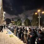 بالصور| 60 ألفًا يؤدون صلاة التراويح في المسجد الأقصى