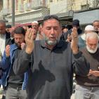 المقدسيون يؤدون صلاة الجمعة الأخيرة من رمضان على مقربة من الأقصى