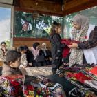 وكالة بيت مال القدس توزع كسوة العيد وتمنح هدايا للأطفال في قرى القدس