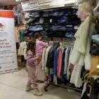 وكالة بيت مال القدس توزع كسوة العيد وتمنح هدايا للأطفال في قرى القدس