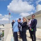 غنام تطلع نائب مستشار الأمن القومي البريطاني على معاناة المواطنين