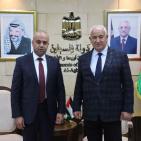 وزير الداخلية يتفقد معبر الكرامة ويطّلع على سير العمل
