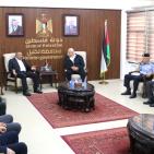 وزير الداخلية يتفقد محافظة الخليل ويؤكد تعزيز الأمن وترسيخ سيادة القانون