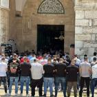 70 ألفا يؤدون الجمعة في المسجد الأقصى رغم إجراءات الاحتلال