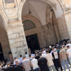 70 ألفا يؤدون الجمعة في المسجد الأقصى رغم إجراءات الاحتلال