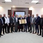 الرئيس عباس يستقبل رؤساء البلديات والمجالس المحلية لمحافظة القدس