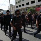 الأجهزة الأمنية في الخليل تنظم عرضا عسكريا في ذكرى الاستقلال