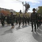 الأجهزة الأمنية في الخليل تنظم عرضا عسكريا في ذكرى الاستقلال