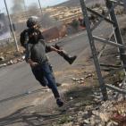 مواجهات بين طلاب جامعة بيرزيت وقوات الاحتلال على المدخل الشمالي لمدينة البيرة 