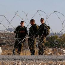 الجيش الإسرائيلي يقيم منطقة عازلة وممراً امنيا للسيطرة على حركة الفلسطينيين