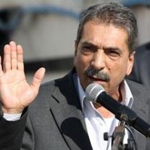 الطيراوي يؤكد دعمه للأسرى والجرحى وأسر الشهداء ويرفض آليات “التمكين الاقتصادي”