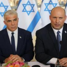 بينيت ولبيد يتّحدان بحزب واحد لخوض الانتخابات المقبلة معا