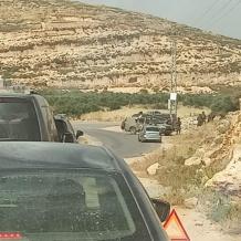 الاحتلال يغلق المدخل الغربي للمغير شرق رام الله