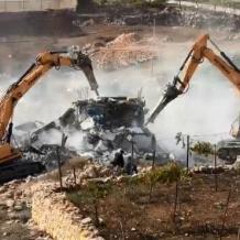  الاحتلال يهدم منزلين شرق وجنوب الخليل ويشرد 25 فردا