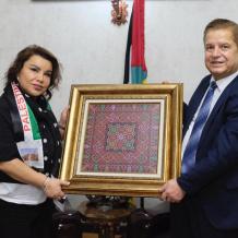 في يوم التضامن مع الشعب الفلسطيني فنانة اوزباكستان الوطنية الاولى تزور مقر سفارة دولة فلسطين لدى اوزباكستان