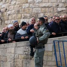 الاحتلال يفرض "بطاقة ممغنطة" وتصاريح أمنية للمصلين في الأقصى