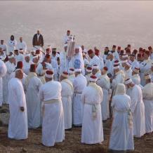 السامريون يحتفلون بعيد "الفصح" على قمة جرزيم في نابلس