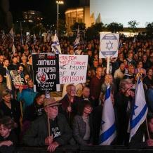 تظاهرة وسط تل أبيب تطالب بإقالة حكومة نتنياهو واجراء انتخابات مبكرة
