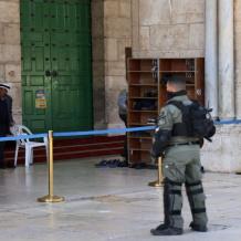 الاحتلال يغلق باب الأسباط ويمنع المصلين من دخول المسجد الأقصى