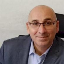 طلب كشف وتصريح بمن يحملون جنسيات غير فلسطينة من الوزراء والمسئولين
