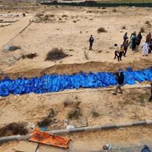 "هآرتس": إسرائيل تحتجز جثامين 1700 فلسطيني للمساومة مستقبلا