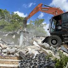 الاحتلال يصعّد عدوانه في الضفة: هدم منازل ومنشآت ومتنزه وتجريف ملعب وأراضٍ زراعية