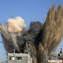 6 شهداء في غارة إسرائيلية على مقهى وسط قطاع غزة