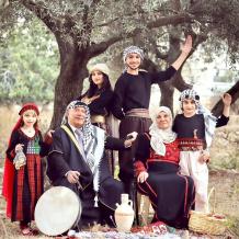 خاص| فرقة «أوف ستيج» تستعد لتقديم العرض التراثي الفلسطيني «تراب وسما» في رام الله