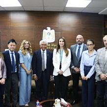 وزيرة العمل تبحث مع سفير سنغافورة سبل تعزيز التعاون