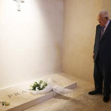 الرئيس عباس يزور ضريح البابا فرنسيس في كنيسة "سانت ماريا ماجوري" بروما