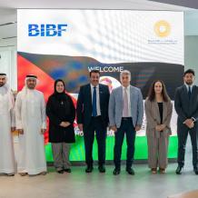 محافظ سلطة النقد يلتقي مسؤولين في البحرين ويبحث معهم التعاون