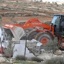 الاحتلال يعدم 7 آلاف دجاجة ويهدم بركسا في أم الريحان جنوب جنين