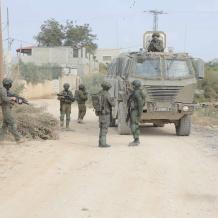 الاحتلال يواصل عدوانه على طولكرم لليوم الـ283 ويجرف مدخل مخيميها