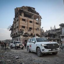 غزة: إصابة طفل بنيران مسيّرة وقصف مدفعي وغارات مستمرة