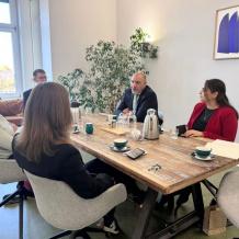 السفير ليث عرفة يطلع رئيسة حزب الخضر الألماني على آخر المستجدات في فلسطين