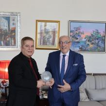 السفير عواد يلتقي السفير المغربي ويبحثان تعزيز العلاقات العربية - الصينية