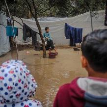 بين الطقس القاسي ونقص الإيواء.. ما هي مستجدات التدخلات الحكومية في قطاع غزة؟