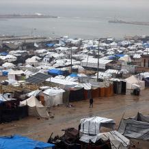 تقرير: تضرر وغرق أكثر من 53 ألف خيمة جراء المنخفض الجوي في غزة